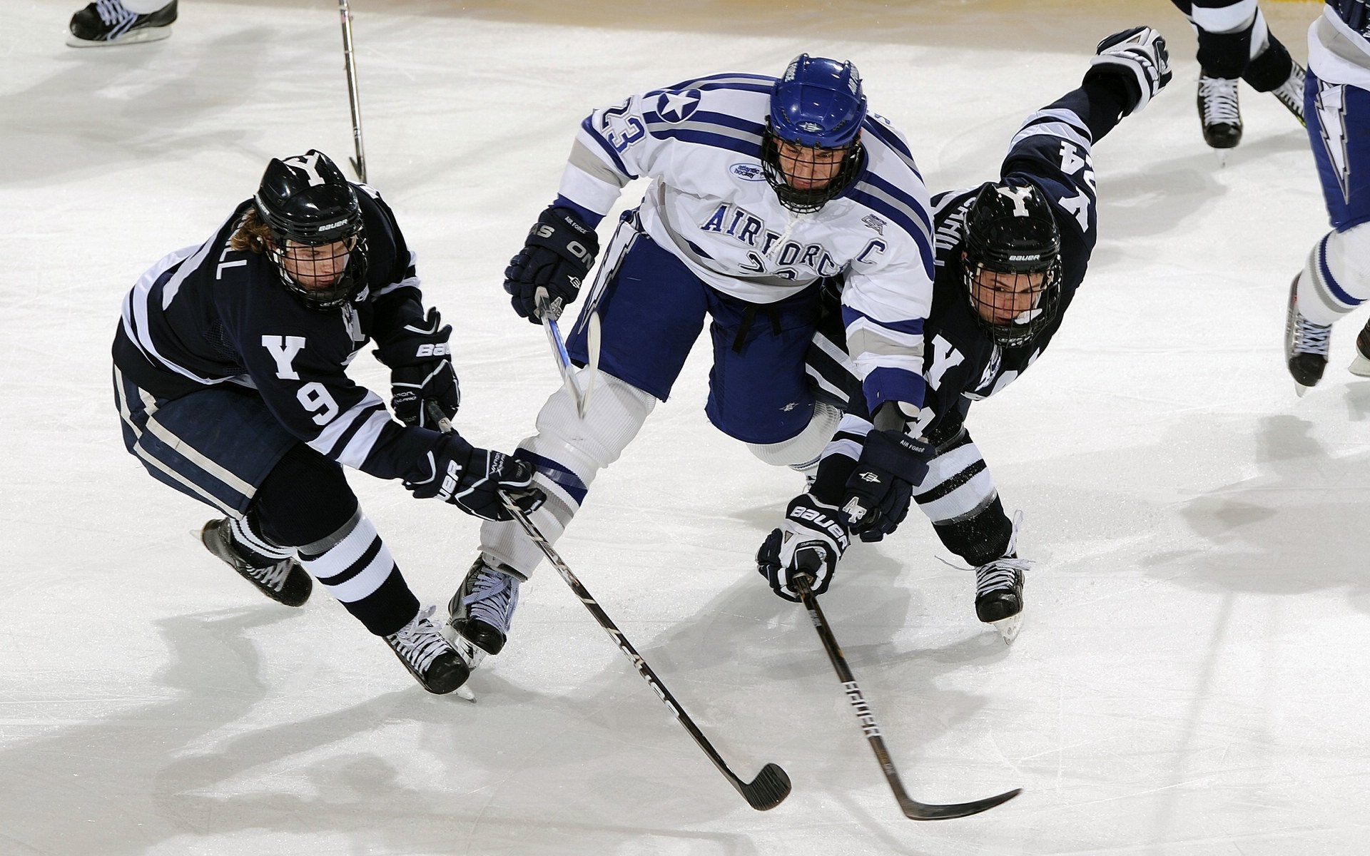 骑士球员训练后自发组织复盘会议，骑士队训练